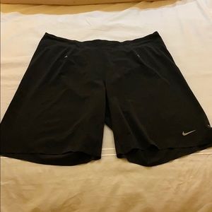 Nike Mens Dri-Fit black shorts Sz M lined